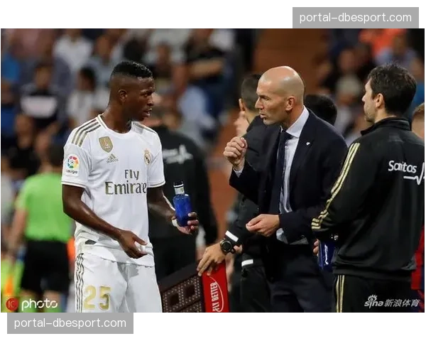 突发：皇马对阵奥萨苏纳，维尼修斯因伤被替换下场