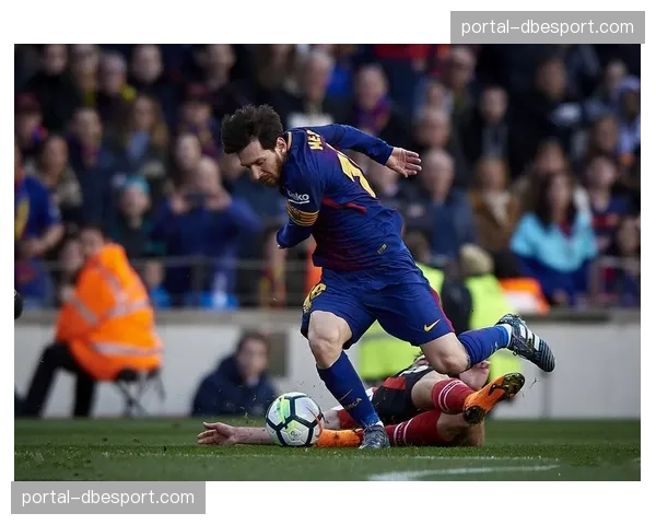 镜头捕捉：毕尔巴鄂小将尼科-威廉姆斯突破后滑跪庆祝，引发主场沸腾